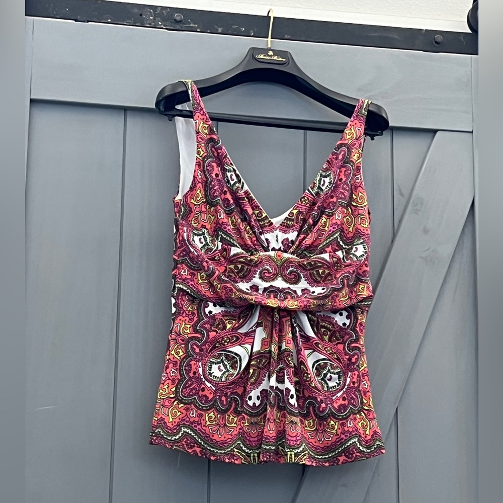 Beautiful multicolor top from cache